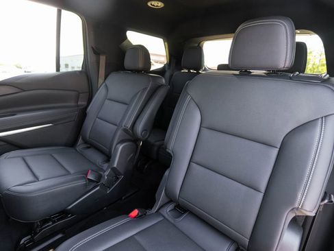 Used 2025 Chevrolet Traverse LT AWD/4WD image 28