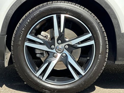 Used 2019 Volvo XC40 T5 R-Design AWD/4WD image 25