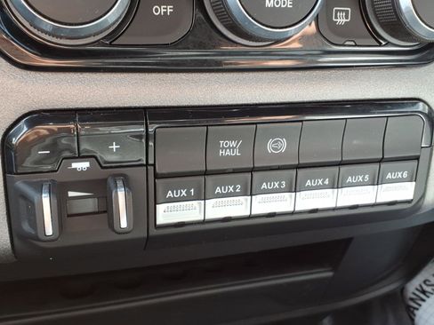 Used 2024 RAM 2500 Tradesman w/ Chrome Appearance Group image 16