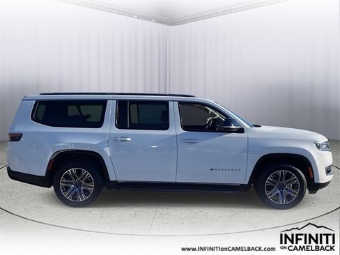 Used 2023 Jeep Wagoneer L Series II image 6