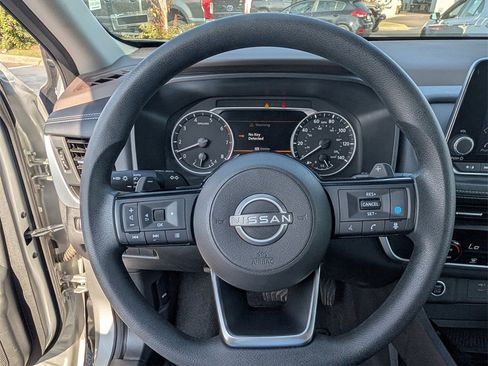 Used 2023 Nissan Rogue SV image 10