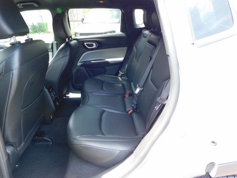 Used 2025 Jeep Compass Limited AWD/4WD image 5