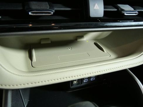 Used 2023 Toyota Highlander XLE AWD/4WD image 26