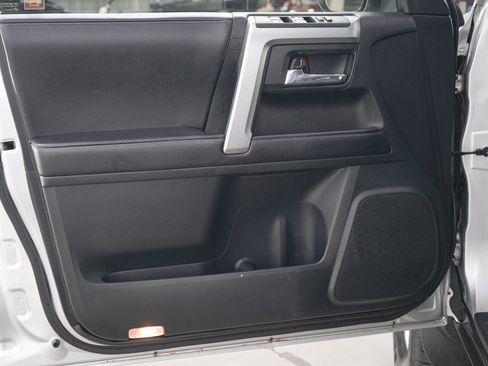 Used 2016 Toyota 4Runner SR5 image 21