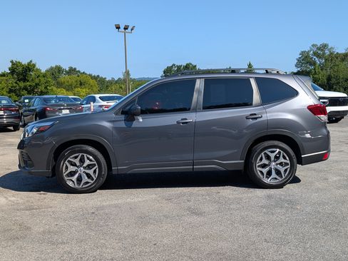 Used 2023 Subaru Forester Premium AWD/4WD image 6