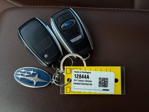 Used 2017 Subaru Outback 2.5i Touring w/ Popular Package #5A AWD/4WD image 12