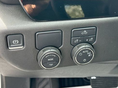 Used 2025 Chevrolet Silverado 1500 LT RWD image 11