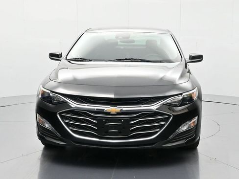 Used 2025 Chevrolet Malibu LT image 2