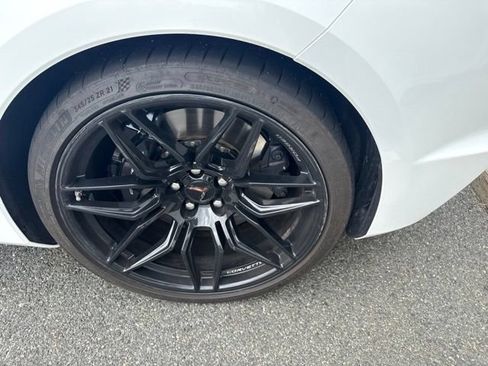 Used 2024 Chevrolet Corvette Z06 RWD image 11