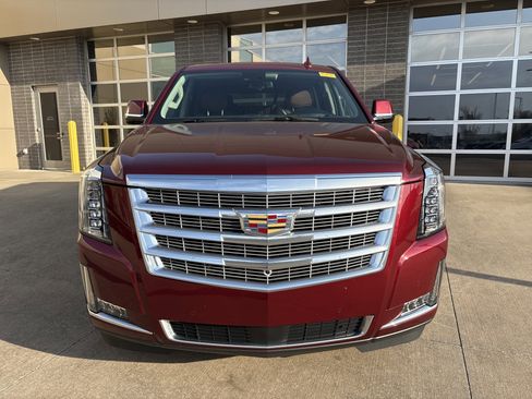 Used 2020 Cadillac Escalade Premium Luxury w/ LPO, Radiant Package image 3