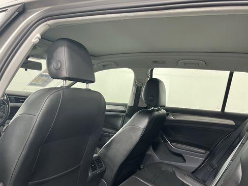 Used 2016 Volkswagen Golf S image 15