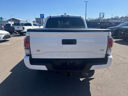 Used 2021 Toyota Tacoma TRD Sport AWD/4WD image 6