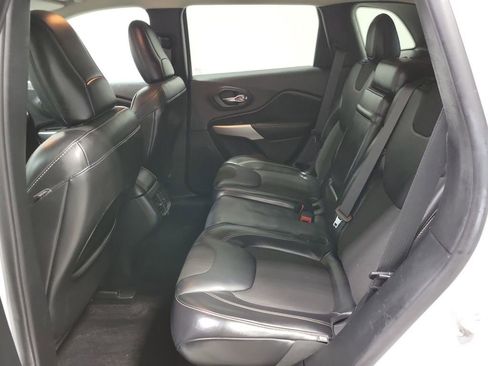 Used 2018 Jeep Cherokee Latitude Plus image 23