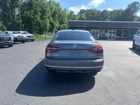 Used 2017 Volkswagen Passat 1.8T R-Line FWD image 4