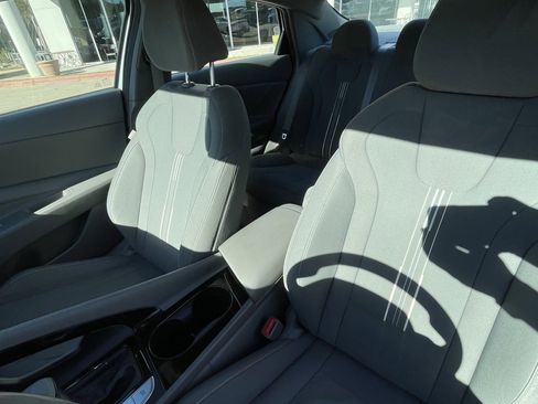 Used 2023 Hyundai Elantra Blue image 21
