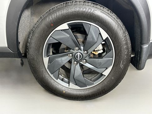 Used 2024 Nissan Rogue SV image 11