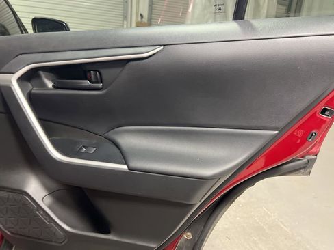 Used 2022 Toyota RAV4 LE image 11