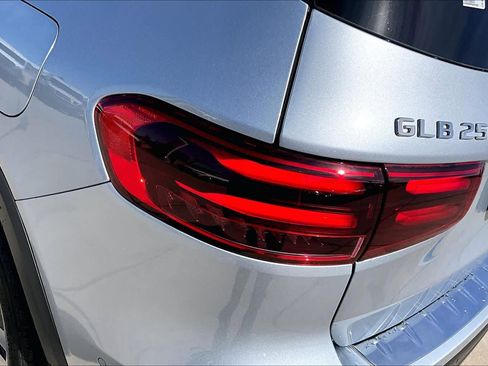Used 2025 Mercedes-Benz GLB 250 image 28