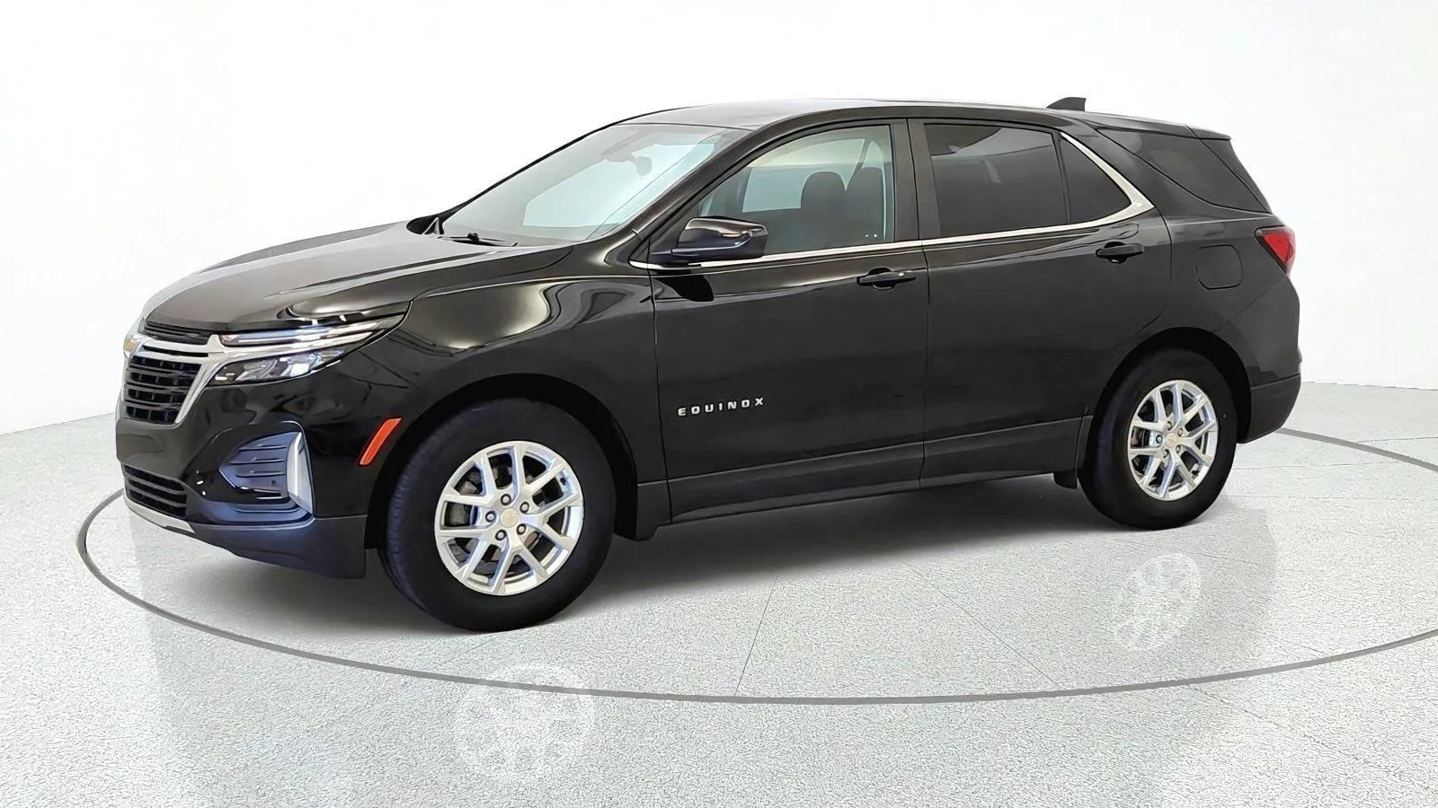 Used 2024 Chevrolet Equinox LT w/ LPO, Floor Liner Package FWD image 4
