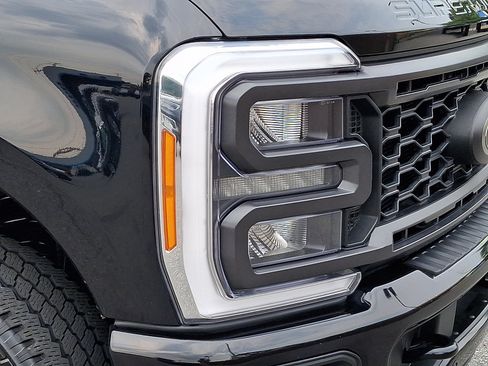 Used 2023 Ford F250 Lariat w/ Lariat Ultimate Package AWD/4WD image 9