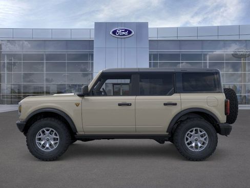 New 2025 Ford Bronco Badlands image 3