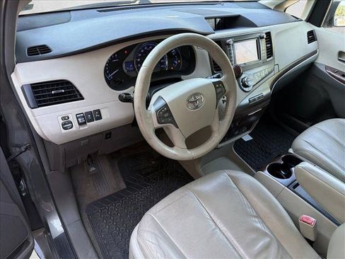 Used 2011 Toyota Sienna XLE w/ Premium Pkg FWD image 13