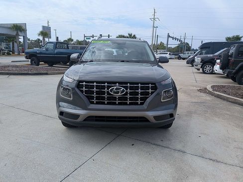 Used 2025 Hyundai Venue SEL FWD image 8