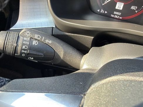 Used 2022 Volvo XC40 T4 Momentum FWD image 14