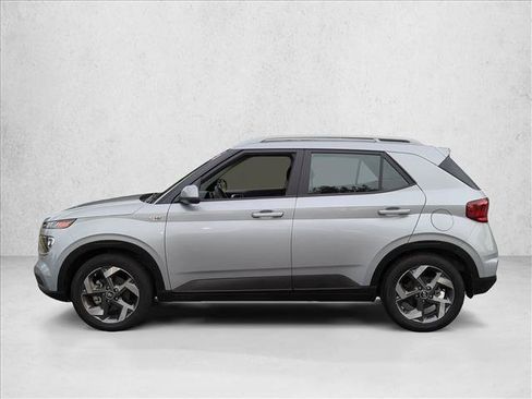 Used 2022 Hyundai Venue SEL FWD image 9