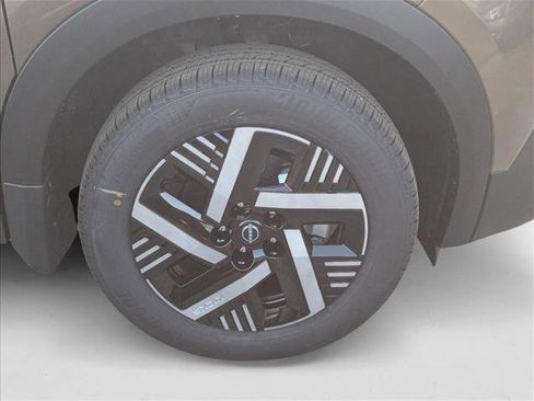 New 2025 Nissan Kicks SV image 9