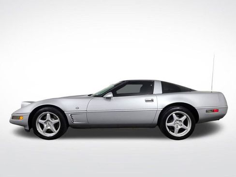 Used 1996 Chevrolet Corvette Coupe RWD image 4