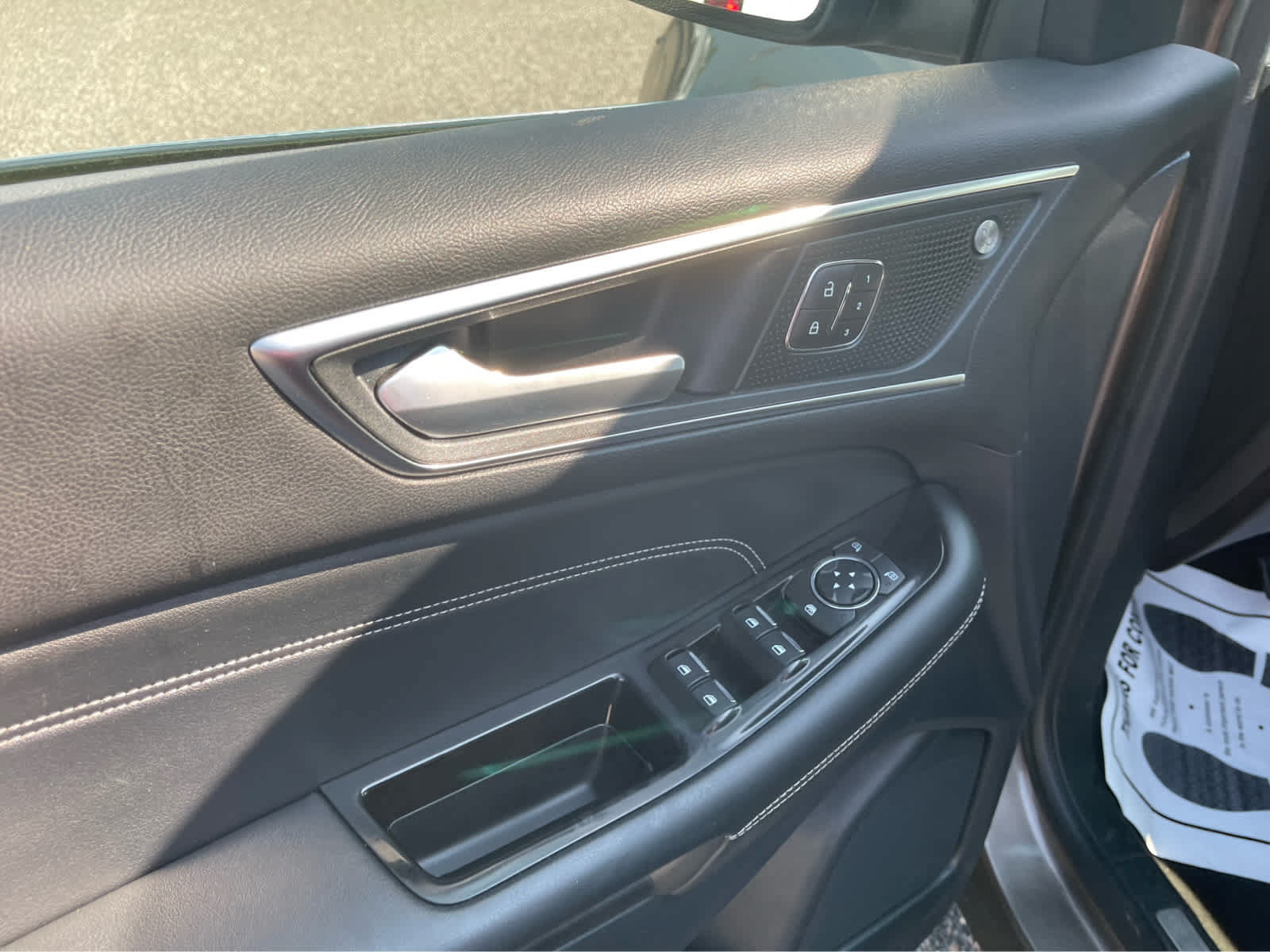 Used 2019 Ford Edge Titanium FWD image 11