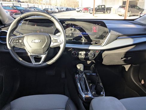 Used 2025 Chevrolet Trax LT w/ LT Convenience Package image 27