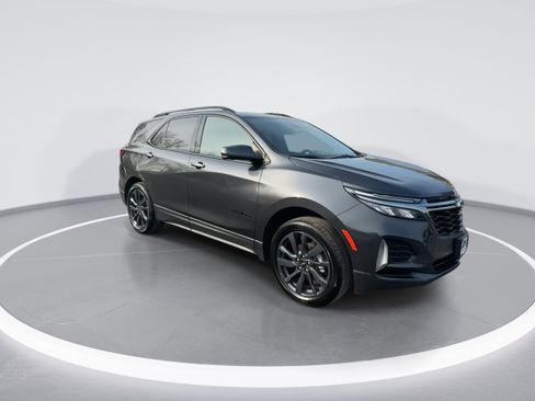 Used 2022 Chevrolet Equinox RS w/ Infotainment Package image 2
