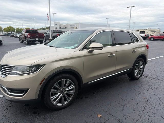Used 2017 Lincoln MKX Reserve w/ Driver Assistance Package AWD/4WD image 3