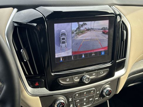 Used 2023 Chevrolet Traverse LT w/ Rear Camera Mirror Package image 25