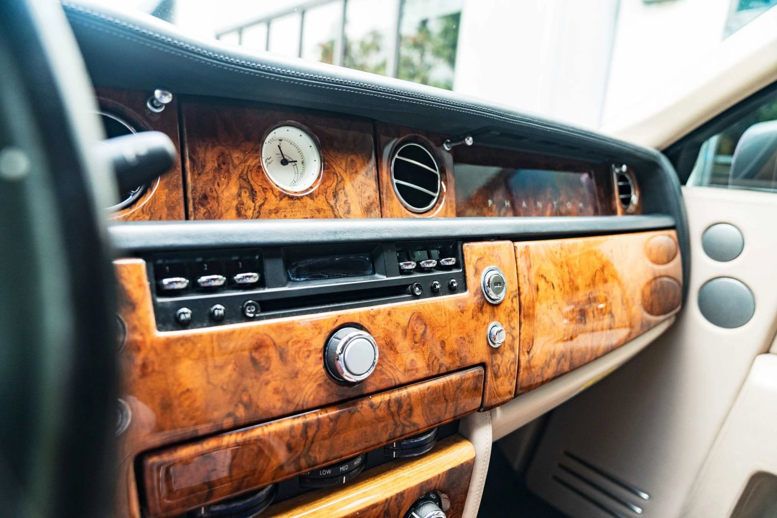 Used 2004 Rolls-Royce Phantom Sedan RWD image 28
