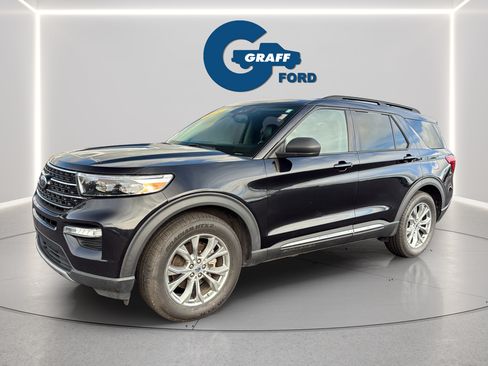 Used 2021 Ford Explorer XLT w/ Equipment Group 202A AWD/4WD image 12