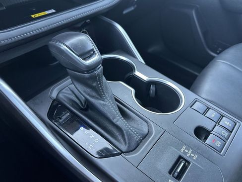 Used 2023 Toyota Highlander XLE image 27