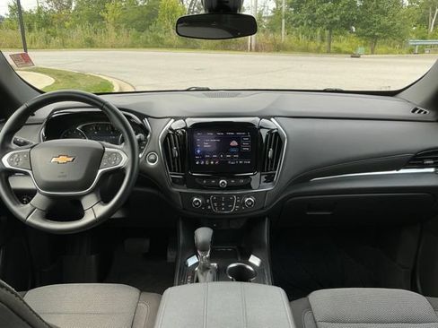 Used 2023 Chevrolet Traverse LT FWD image 21