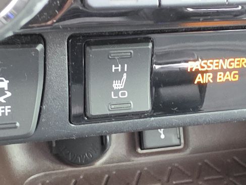Used 2020 Toyota RAV4 Limited FWD image 27