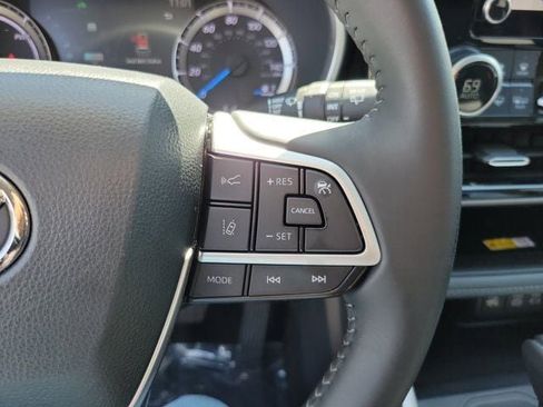 Used 2023 Toyota Highlander XLE image 20