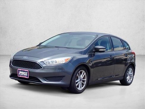 Used 2017 Ford Focus SE w/ Cold Weather Package FWD image 11