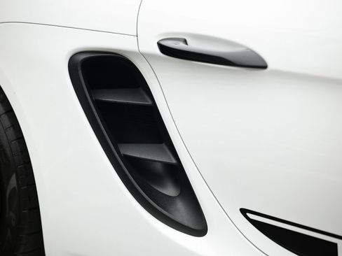 Certified 2024 Porsche 718 Boxster image 13