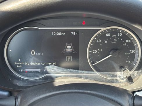 Used 2025 Nissan Versa SV FWD image 33
