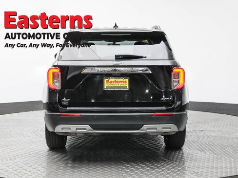 Used 2022 Ford Explorer XLT w/ Equipment Group 202A image 6