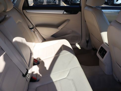 Used 2013 Volkswagen Passat TDI SE image 14