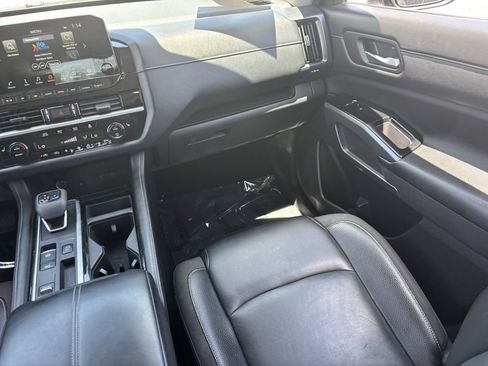 Used 2022 Nissan Pathfinder SL w/ SL Premium Package FWD image 14