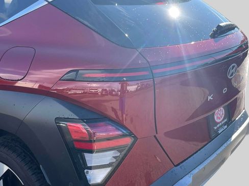 Used 2024 Hyundai Kona Limited AWD/4WD image 11