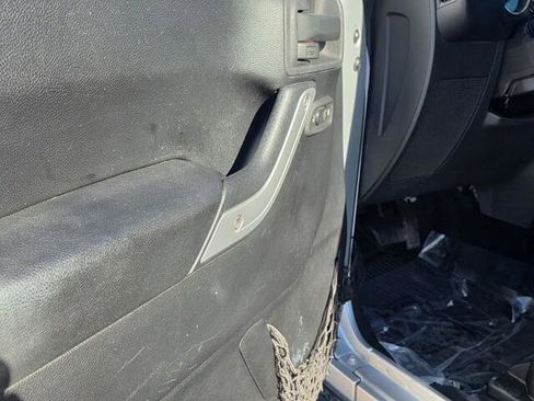 Used 2012 Jeep Wrangler Sahara image 13